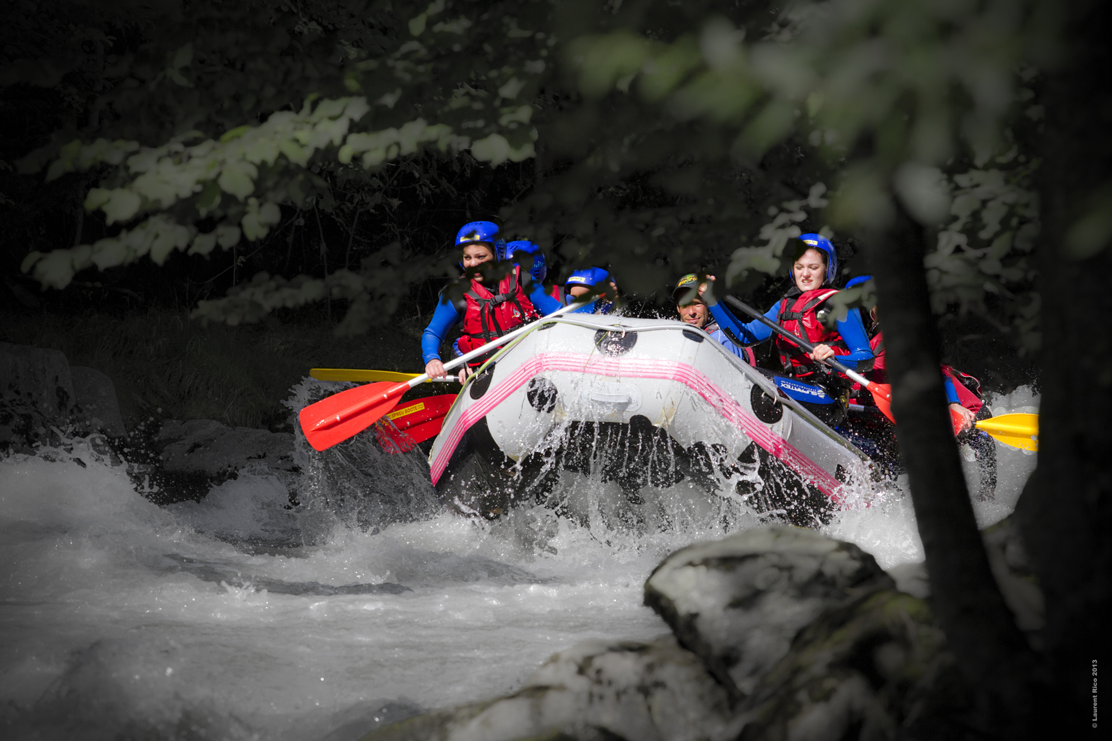 Laurent-rico-production-savoie-isere-photographies-videos-reportage-outdoor-groupe-riviere-descente-essaonia-rafting-eau-vive-