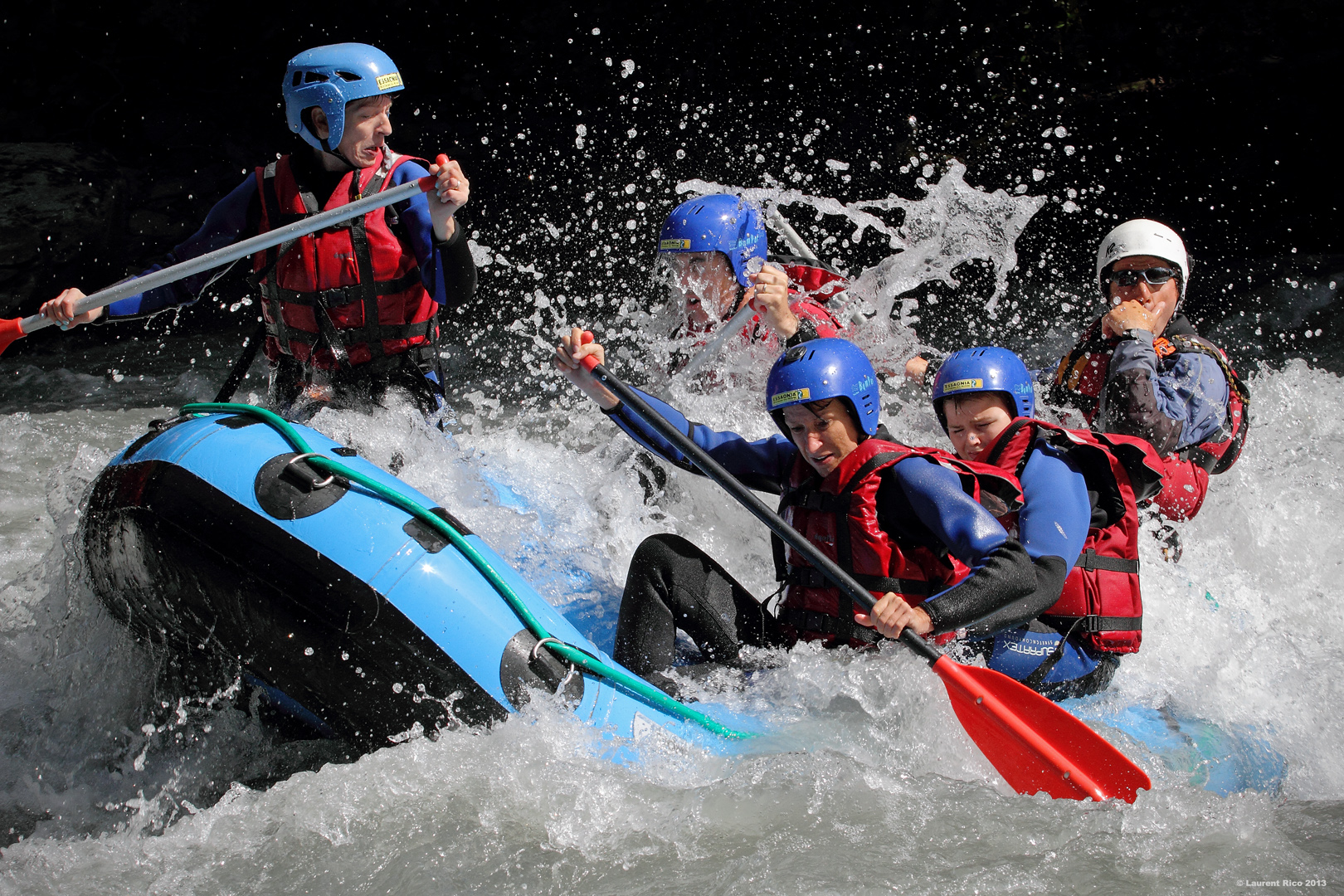 Laurent-rico-savoie-isere-photographies-videos-reportage-outdoor-groupe-riviere-descente-essaonia-rafting-eau-vive-